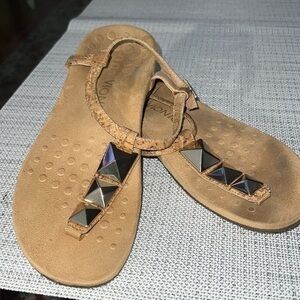 Vionic gold and tan sandal 8
